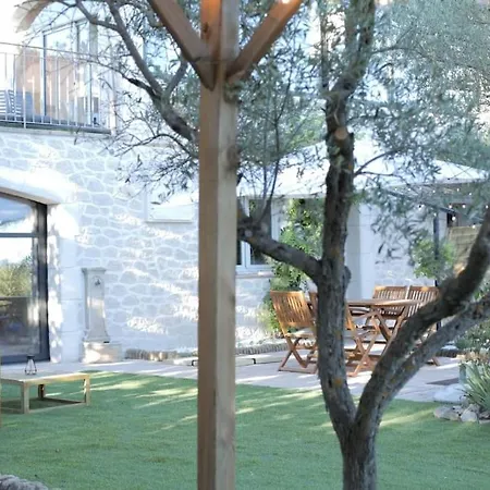 Homestay Le Jardin D'eden Tavernes